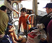 On the Bus to Phongsali by Asienreisender